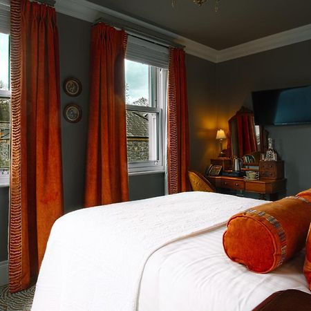 Arthurs Hillsborough Room photo