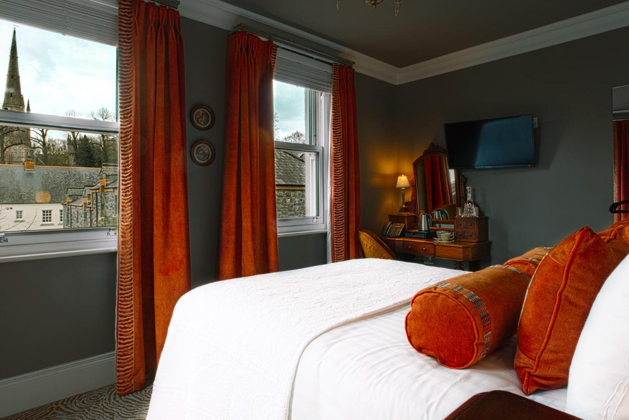 Arthurs Hillsborough Room photo