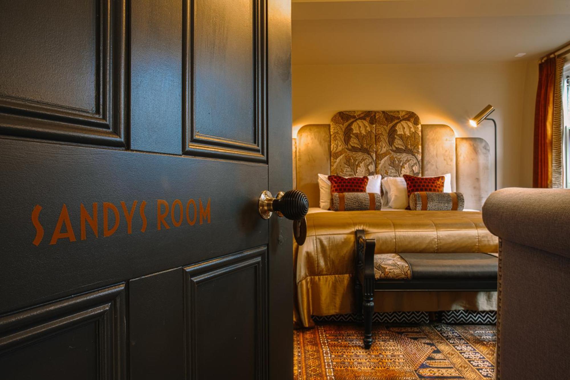 Arthurs Hillsborough Room photo